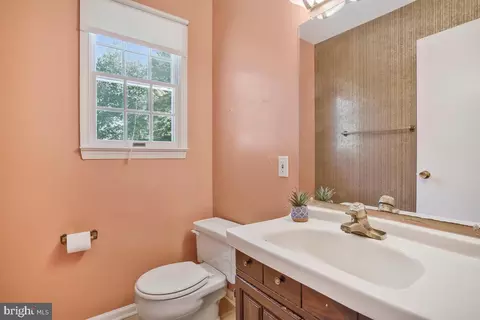 Bath - 14405 Cantrell Rd, Silver Spring, MD 20905 photo 2 of 5