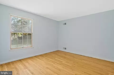 Bedroom - 14405 Cantrell Rd, Silver Spring, MD 20905 photo 5 of 10