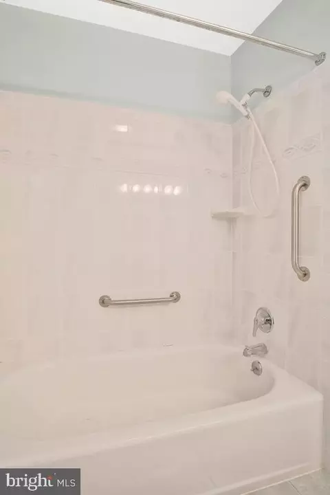 Bath - 14405 Cantrell Rd, Silver Spring, MD 20905 photo 3 of 5