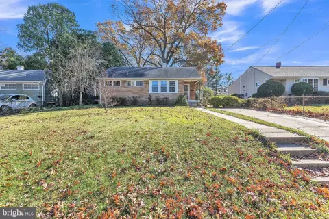 1205 Broadwood Dr, Rockville, MD 20851