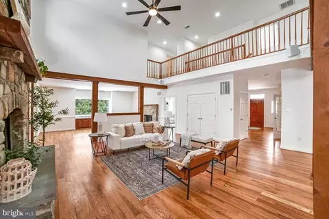 Living - 18924 Celebrity Ln, Sandy Spring, MD 20860 photo 4 of 10
