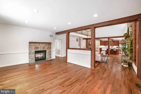 Living - 18924 Celebrity Ln, Sandy Spring, MD 20860 photo 5 of 10