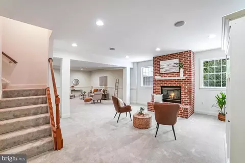Living - 18924 Celebrity Ln, Sandy Spring, MD 20860 photo 7 of 10