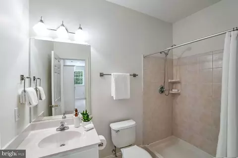 Bath - 18924 Celebrity Ln, Sandy Spring, MD 20860 photo 4 of 4