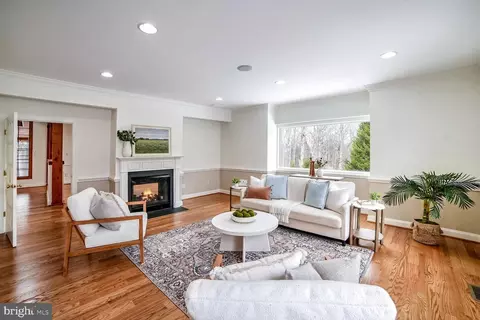 Living - 18924 Celebrity Ln, Sandy Spring, MD 20860 photo 1 of 10