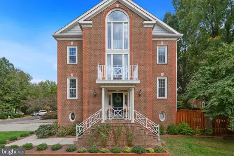 9942 Foxborough Cir, Rockville, MD 20850