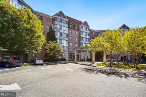 2901 S Leisure World Blvd #237, Silver Spring, MD 20906