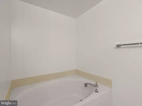 Bath - 14809 Pennfield Cir #206, Silver Spring, MD 20906 photo 2 of 3