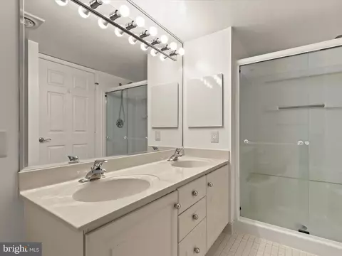 Bath - 14809 Pennfield Cir #206, Silver Spring, MD 20906 photo 1 of 3