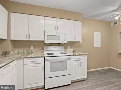 Kitchen - 14809 Pennfield Cir #206, Silver Spring, MD 20906 photo 3 of 3