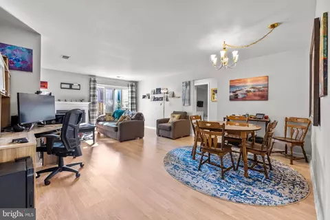 102 Bent Twig Ln #358, Gaithersburg, MD 20878