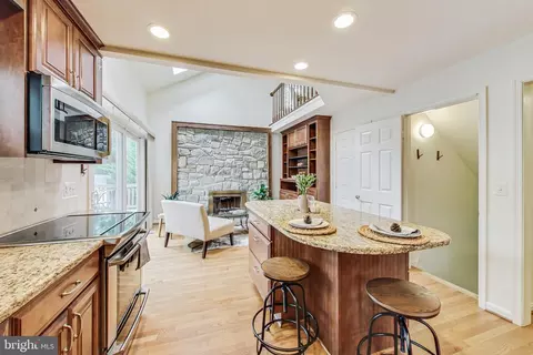 211 E Deer Park Dr, Gaithersburg, MD 20877 photo 13