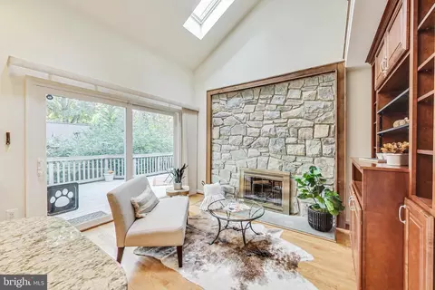 211 E Deer Park Dr, Gaithersburg, MD 20877 photo 14