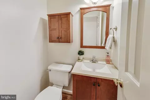 211 E Deer Park Dr, Gaithersburg, MD 20877 photo 17