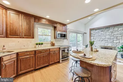 211 E Deer Park Dr, Gaithersburg, MD 20877 photo 12