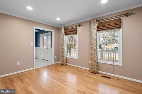 1117 Cresthaven Dr, Silver Spring, MD 20903 photo 5