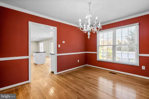 1117 Cresthaven Dr, Silver Spring, MD 20903 photo 9
