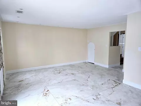 Living - 17423 Hughes Rd, Poolesville, MD 20837 photo 1 of 5