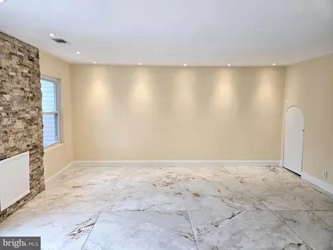 Living - 17423 Hughes Rd, Poolesville, MD 20837 photo 3 of 5