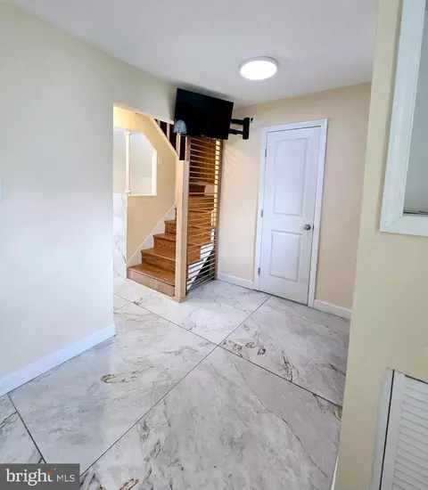 Entry Way - 17423 Hughes Rd, Poolesville, MD 20837 photo 2 of 4