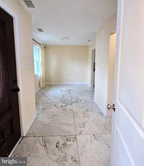Entry Way - 17423 Hughes Rd, Poolesville, MD 20837 photo 4 of 4
