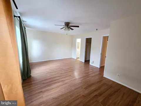 Living - 17423 Hughes Rd, Poolesville, MD 20837 photo 5 of 5