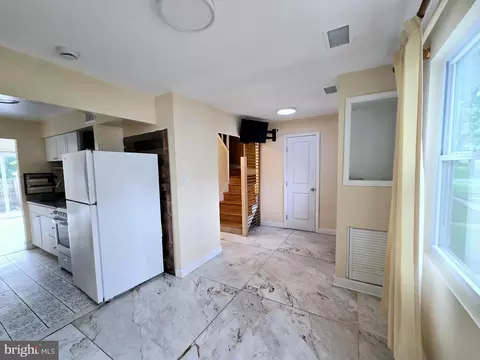 Entry Way - 17423 Hughes Rd, Poolesville, MD 20837 photo 3 of 4