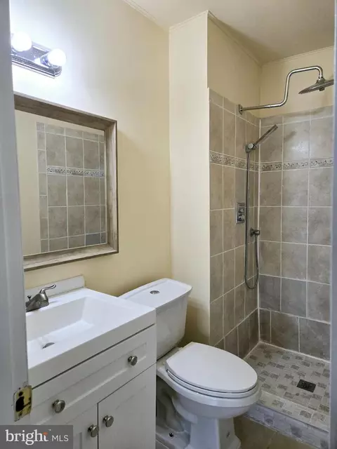 Bath - 17423 Hughes Rd, Poolesville, MD 20837 photo 2 of 3