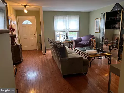 Entry Way - 3021 Mozart Dr, Silver Spring, MD 20904 photo 2 of 5