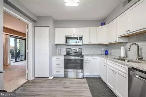 3330 N Leisure World Blvd N #5-510, Silver Spring, MD 20906