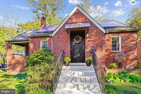 7411 Jackson Ave, Takoma Park, MD 20912