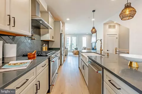 856 Thompson Cres #48, Rockville, MD 20852