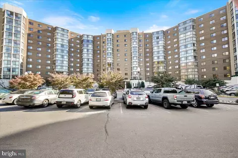 15100 Interlachen Dr #4-421, Silver Spring, MD 20906