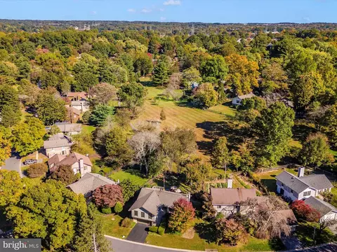 10633 Wayridge Dr, Montgomery Village, MD 20886