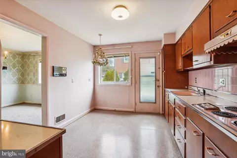 2209 Ellis St, Silver Spring, MD 20910 photo 6