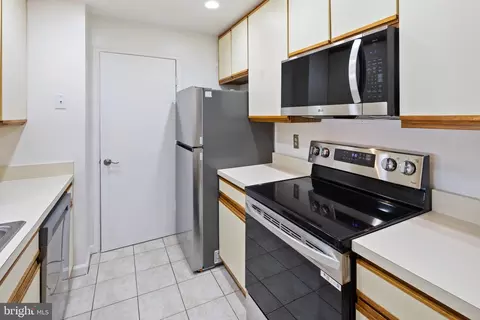 Kitchen - 13601 Sir Thomas Way #2 C 34, Silver Spring, MD 20904 photo 3 of 4