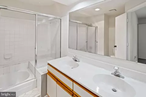 Bath - 13601 Sir Thomas Way #2 C 34, Silver Spring, MD 20904 photo 2 of 3