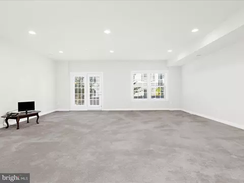 Living - 1027 Mutual Pl, Sandy Spring, MD 20860 photo 1 of 9