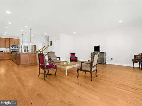 Living - 1027 Mutual Pl, Sandy Spring, MD 20860 photo 6 of 9