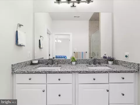 Bath - 1027 Mutual Pl, Sandy Spring, MD 20860 photo 5 of 7