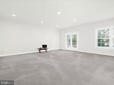 Living - 1027 Mutual Pl, Sandy Spring, MD 20860 photo 3 of 9