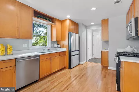 1707 White Oak Dr, Silver Spring, MD 20910 photo 9