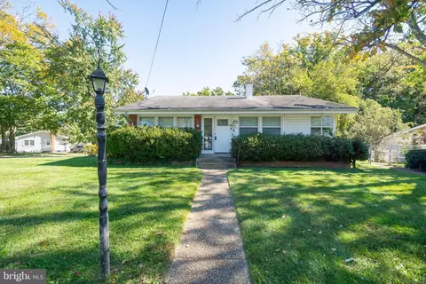 13813 Eastland St, Rockville, MD 20853