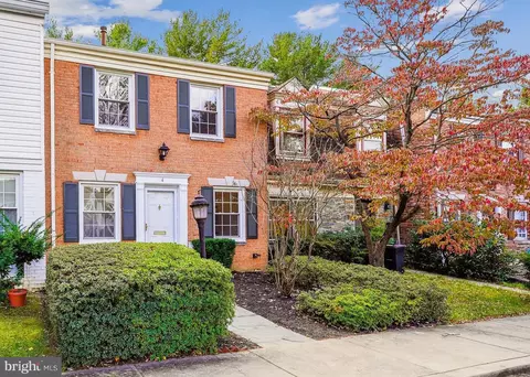 4 Cornerwood Ct, Gaithersburg, MD 20878