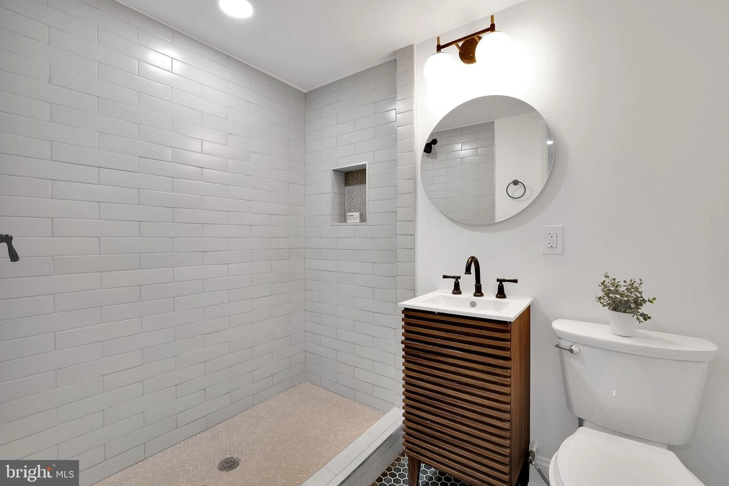 802 Hillsboro Dr, Silver Spring, MD 20902 photo 49