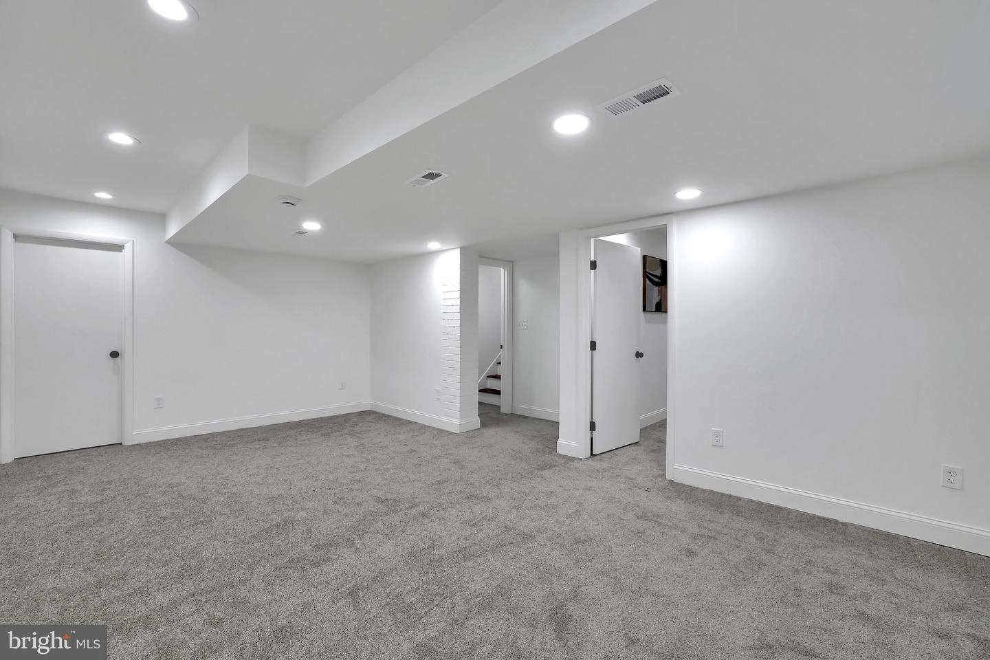 802 Hillsboro Dr, Silver Spring, MD 20902 photo 35