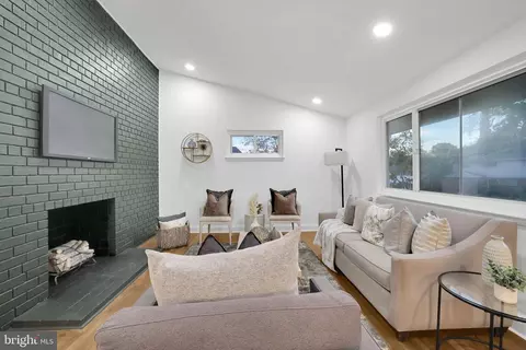 802 Hillsboro Dr, Silver Spring, MD 20902 photo 5