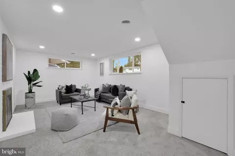 802 Hillsboro Dr, Silver Spring, MD 20902 photo 17