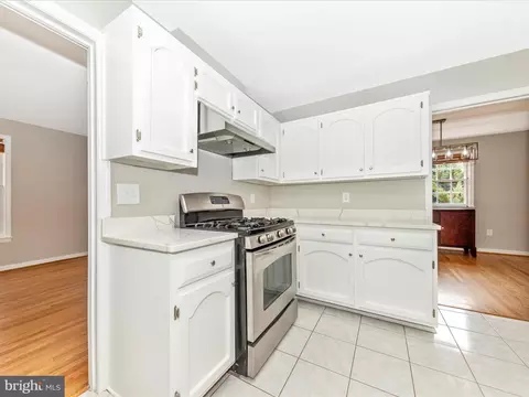 Kitchen - 13816 N Gate Dr, Silver Spring, MD 20906 photo 4 of 6