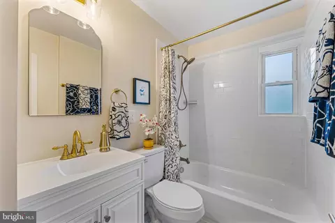 Bath - 618 Potomac Ave, Silver Spring, MD 20910 photo 1 of 3
